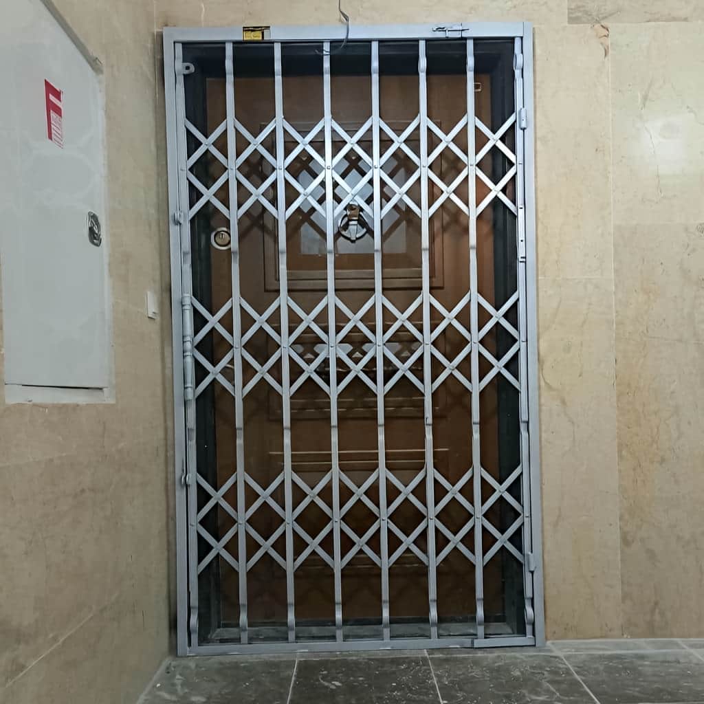 حفاظ آکاردئونی ۳ گل تسمه ۲ سانتی متر 2 درب آکاردئونی فلزی