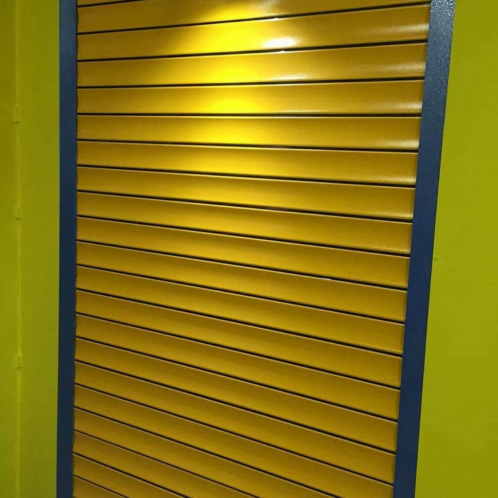 کارخانه کرکره برقی درب کرکره&zwnj;ای پارکینگ در یزد