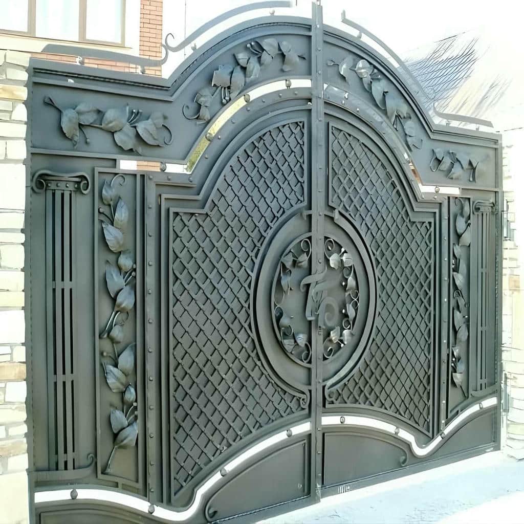 درب حیاط فرفورژه در نیشابور