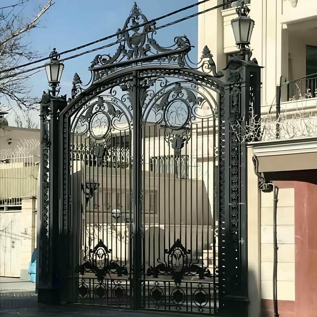 نصب درب حیاط فرفورژه ورق فولادی در اندیشه