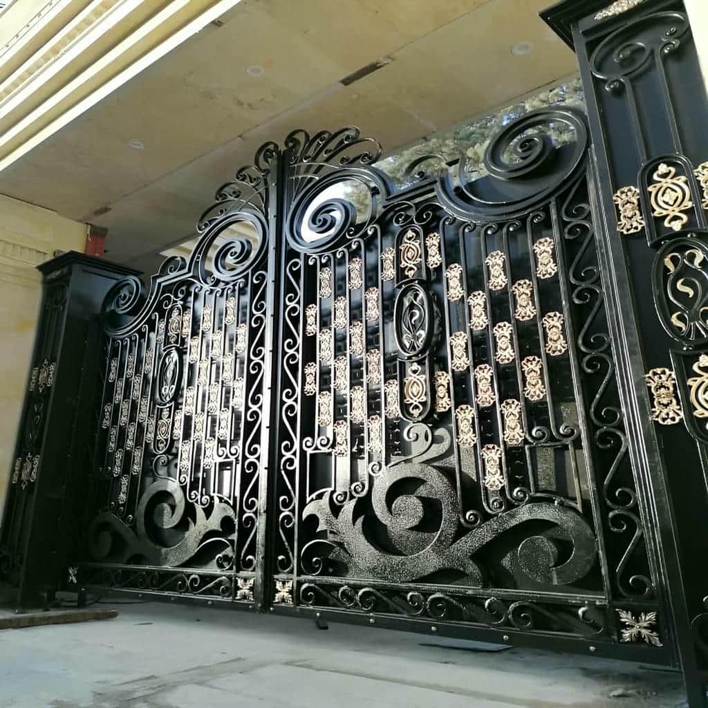 خرید درب حیاط فرفورژه رنگ کوره ای در اصفهان