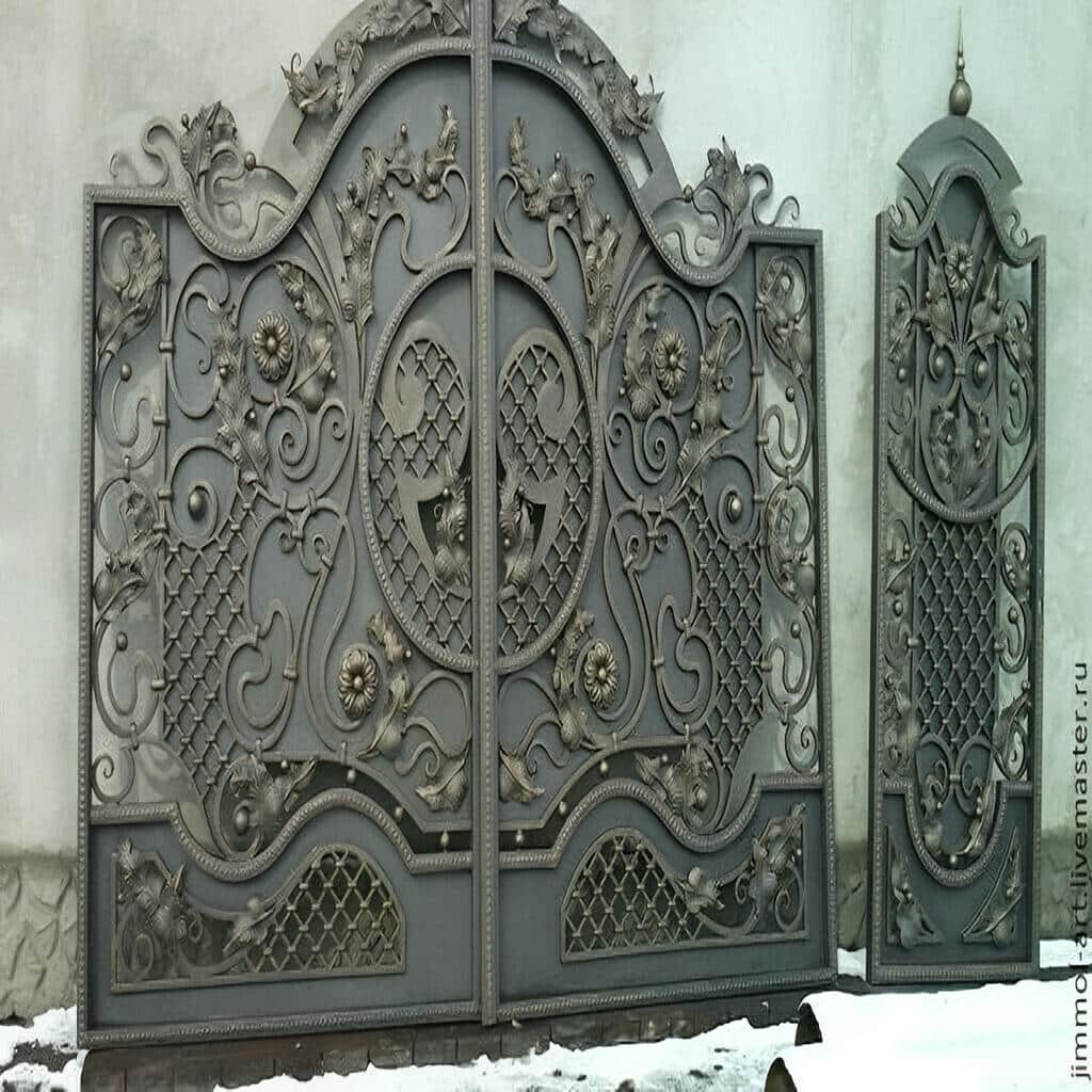 درب حیاط فرفورژه در اردبیل