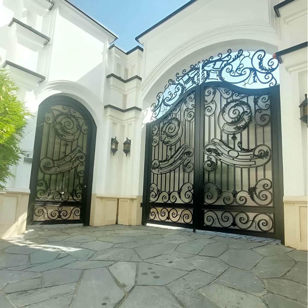 خرید درب حیاط فرفورژه رنگ کوره ای در قزوین