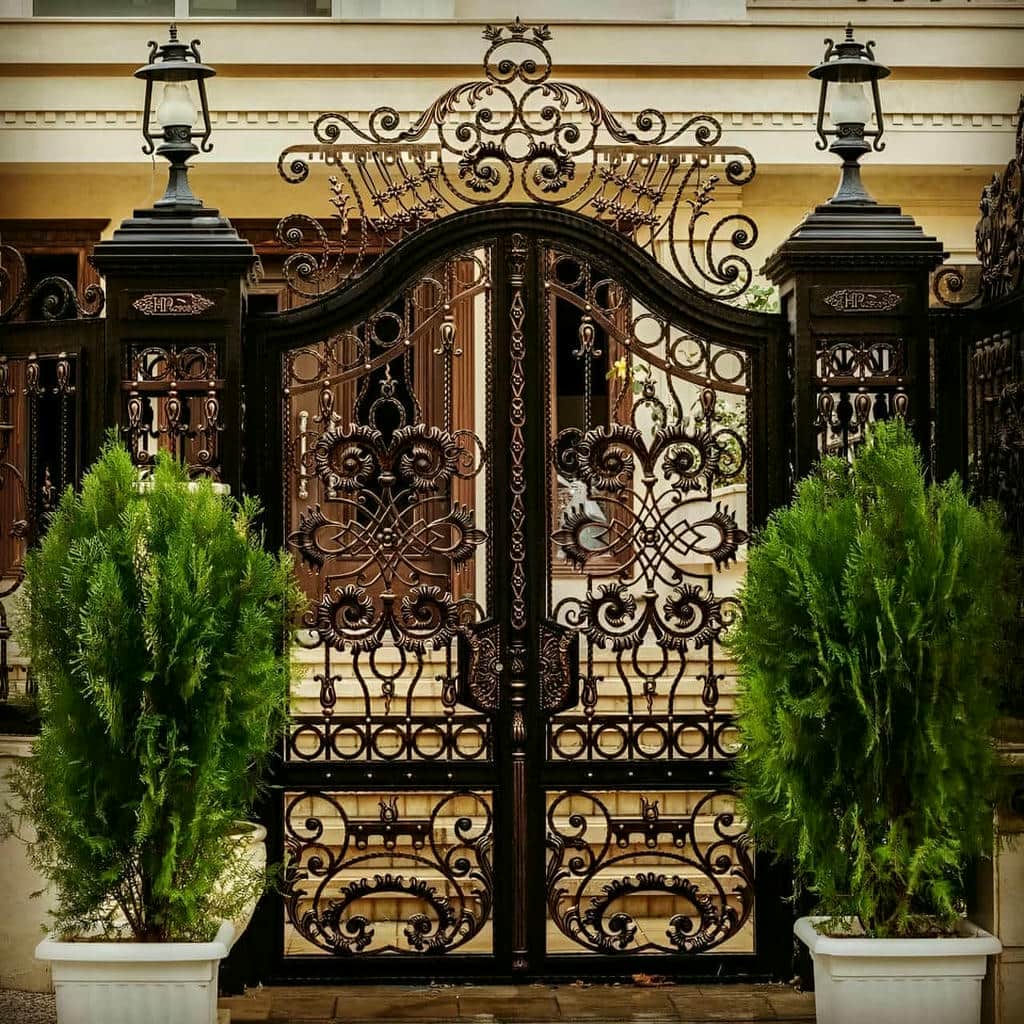 درب حیاط فرفورژه در لواسان