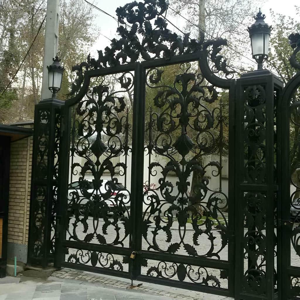 خرید درب حیاط فرفورژه مدرن در چالوس
