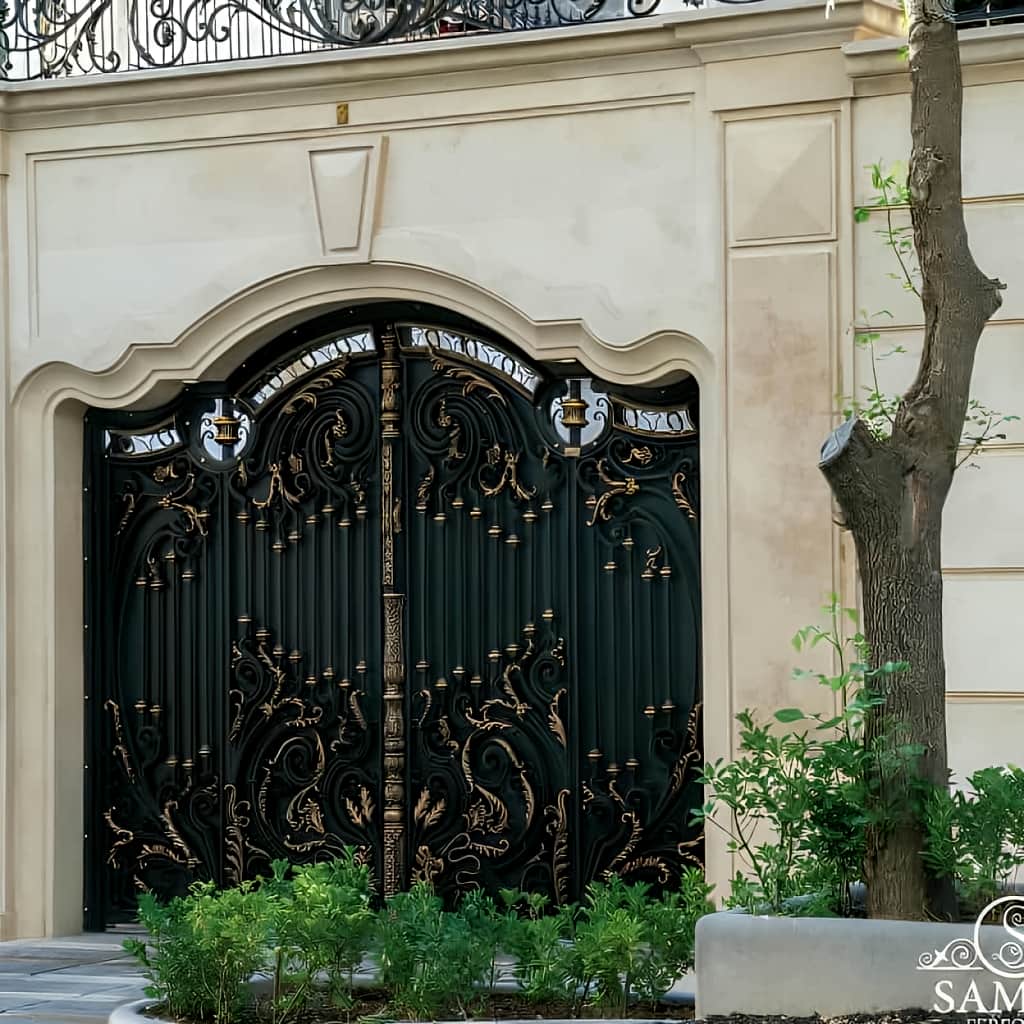 درب حیاط فرفورژه در محمودآباد