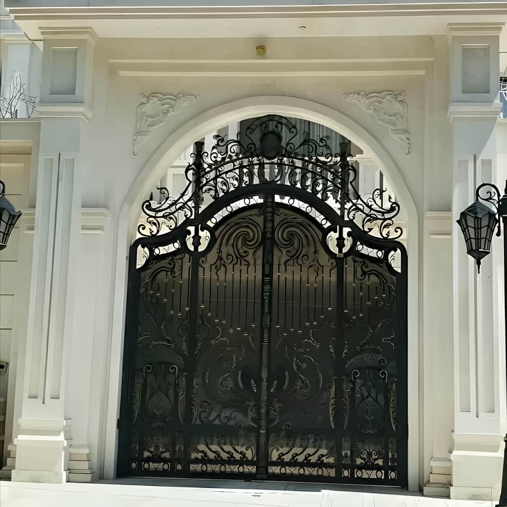 درب حیاط فرفورژه در طالقان