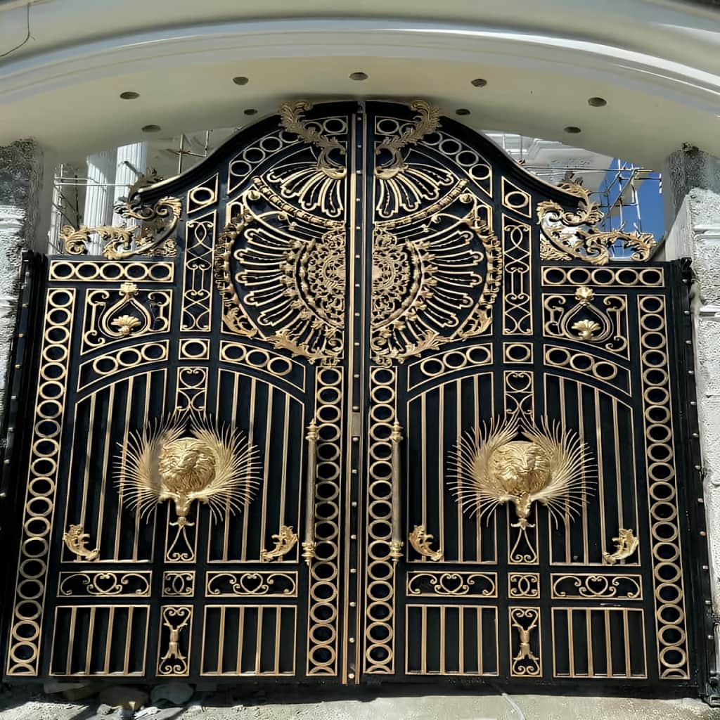 درب حیاط فرفورژه در ایرانشهر