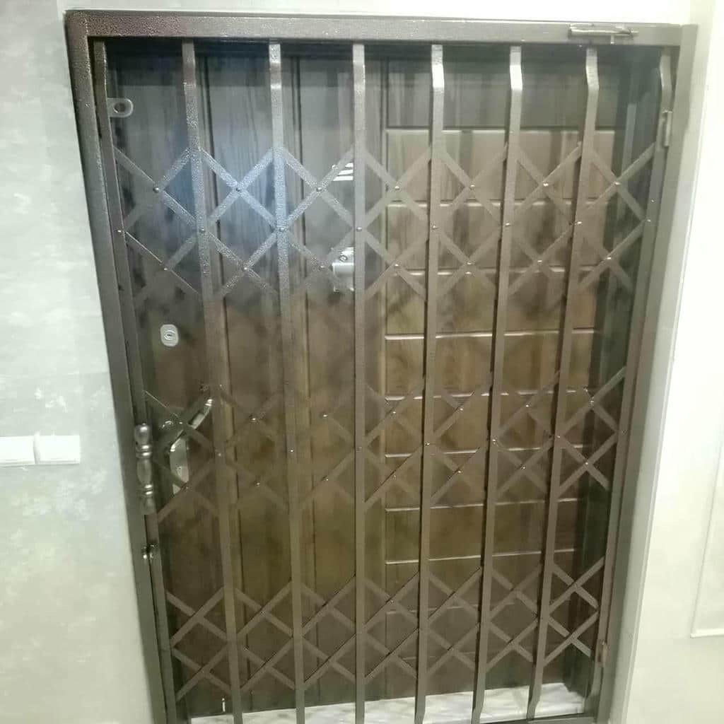 نصب درب آکاردئونی ضد سرقت چهار گل در ارومیه