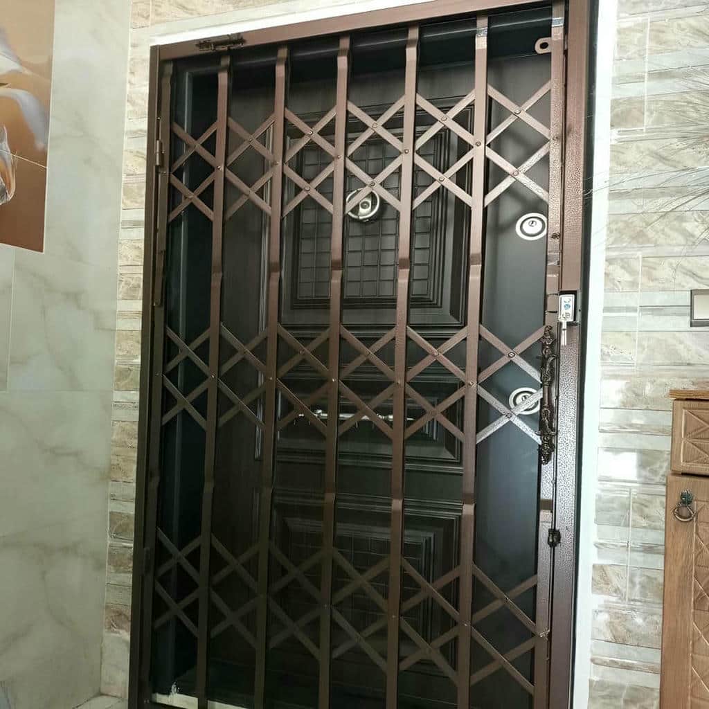 نصب درب آکاردئونی ضد سرقت چهار گل در سنندج