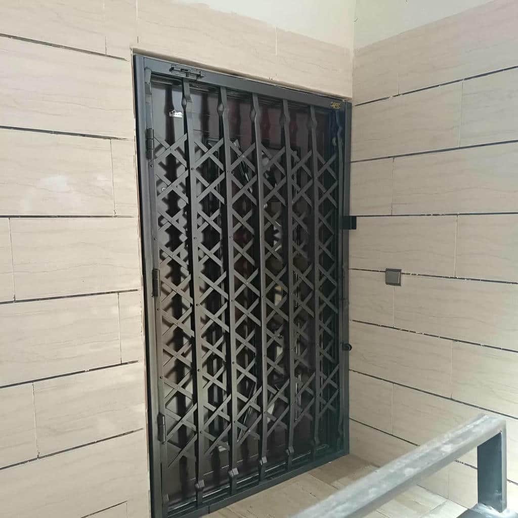 نصب درب آکاردئونی ضد سرقت تمام گل در کرمان