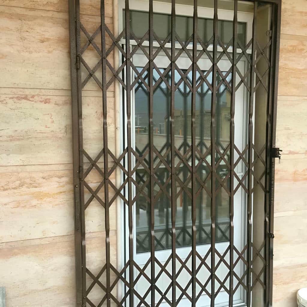 نصب درب آکاردئونی ضد سرقت چهار گل در قزوین