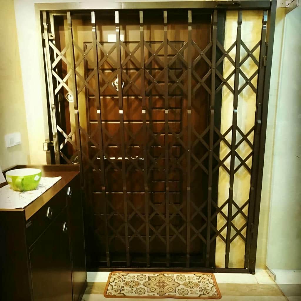 نصب درب آکاردئونی ضد سرقت چهار گل در کاشان