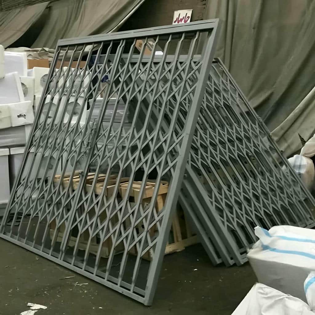 نصب درب آکاردئونی ضد سرقت چهار گل در ساوه