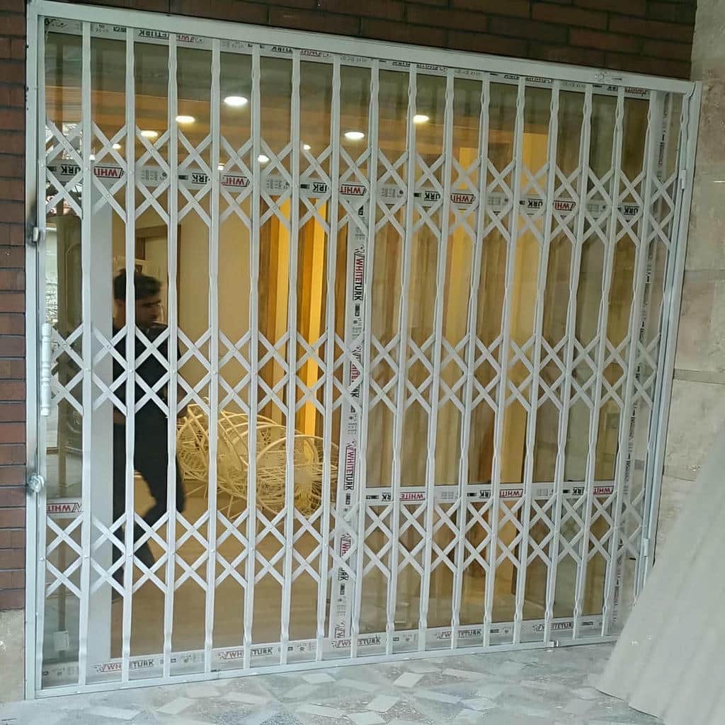 نصب درب آکاردئونی ضد سرقت چهار گل در تبریز