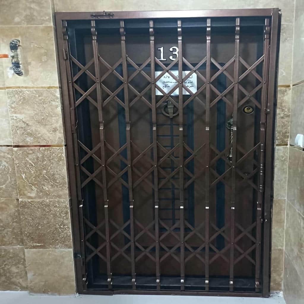 نصب درب آکاردئونی ضد سرقت چهار گل در قائمشهر