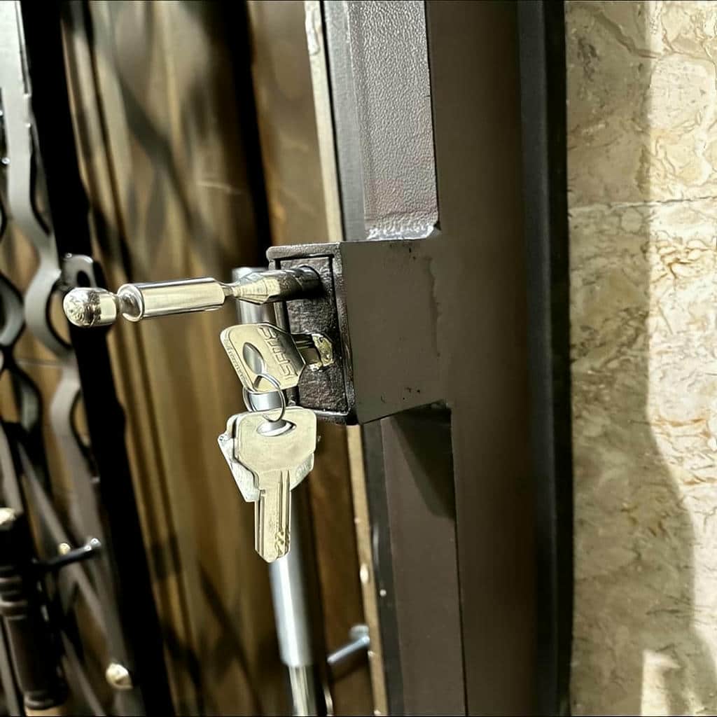 نصب درب آکاردئونی ضد سرقت چهار گل در بندر انزلی