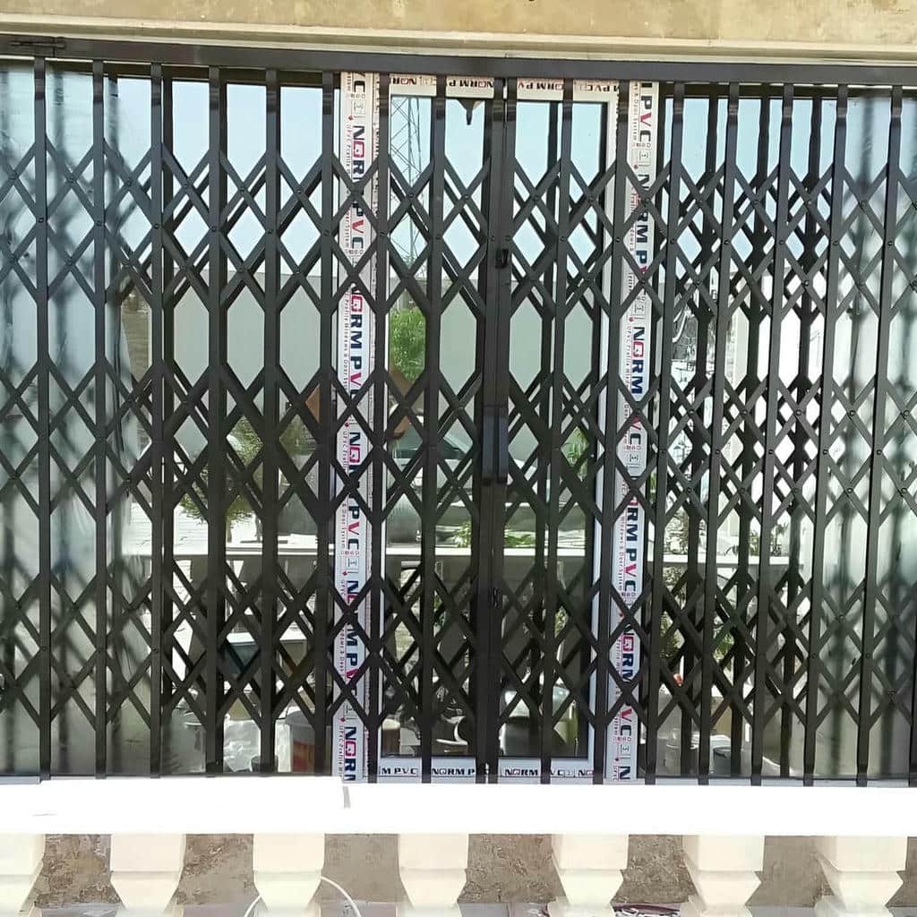 نصب درب آکاردئونی ضد سرقت چهار گل در سیرجان