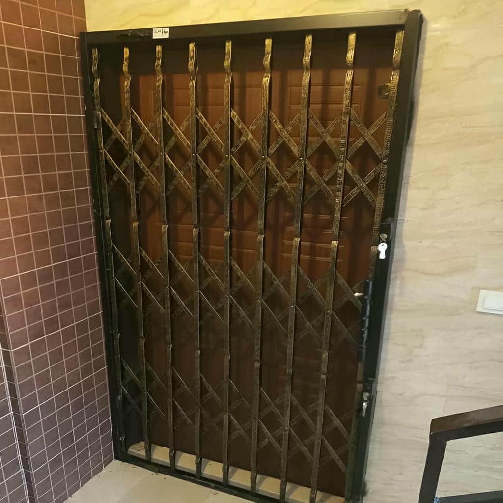 نصب درب آکاردئونی ضد سرقت چهار گل در قشم