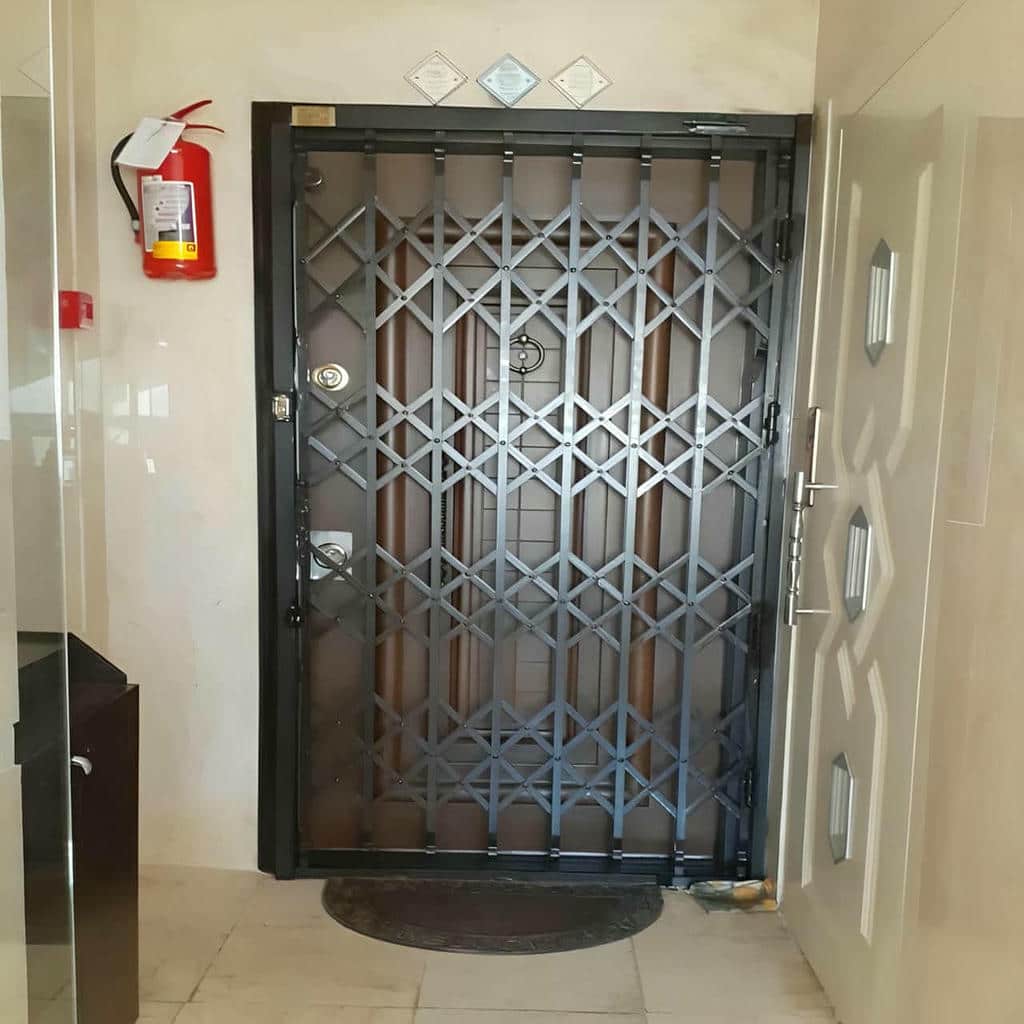 درب آکاردئونی ضد سرقت در بندر بوشهر