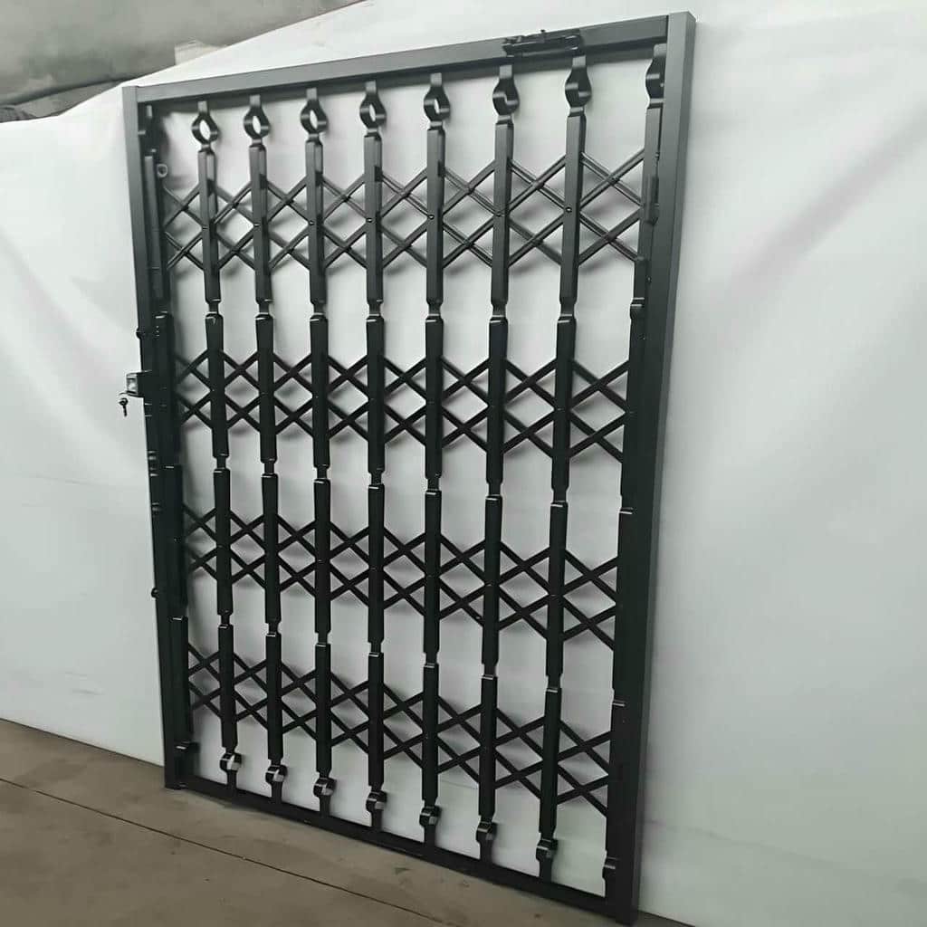 نصب درب آکاردئونی ضد سرقت چهار گل در اشتهارد