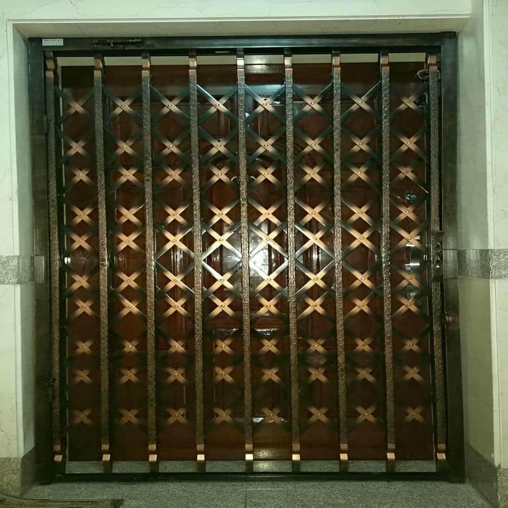 نصب درب آکاردئونی ضد سرقت چهار گل در اردبیل