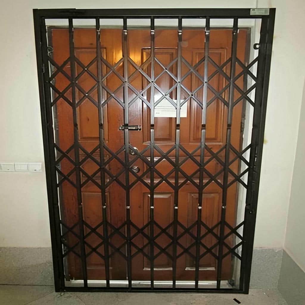 نصب درب آکاردئونی ضد سرقت چهار گل در آبادان