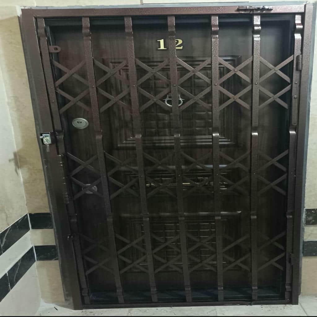 نصب درب آکاردئونی ضد سرقت چهار گل در قم