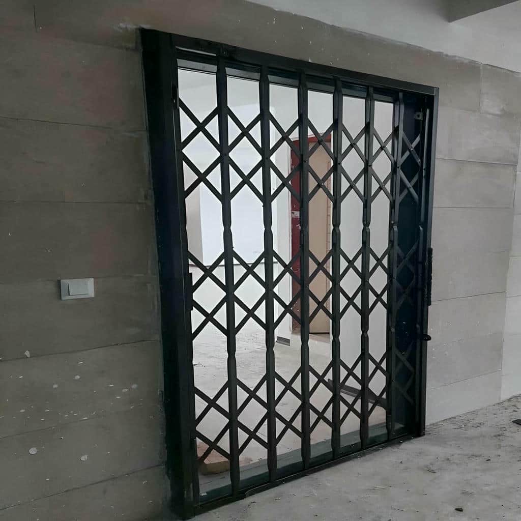 نصب درب آکاردئونی ضد سرقت چهار گل در کیش