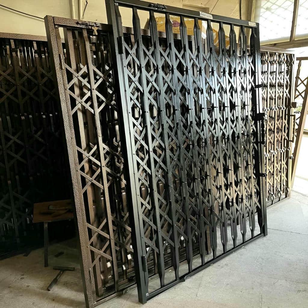 نصب درب آکاردئونی ضد سرقت چهار گل در بندر دیلم