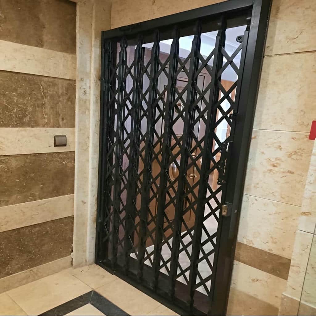 نصب درب آکاردئونی ضد سرقت چهار گل در نوشهر
