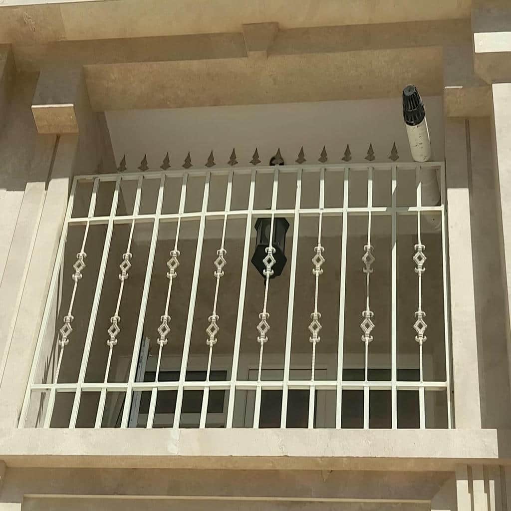 نصب حفاظ پنجره مدرن هندسی در سقز