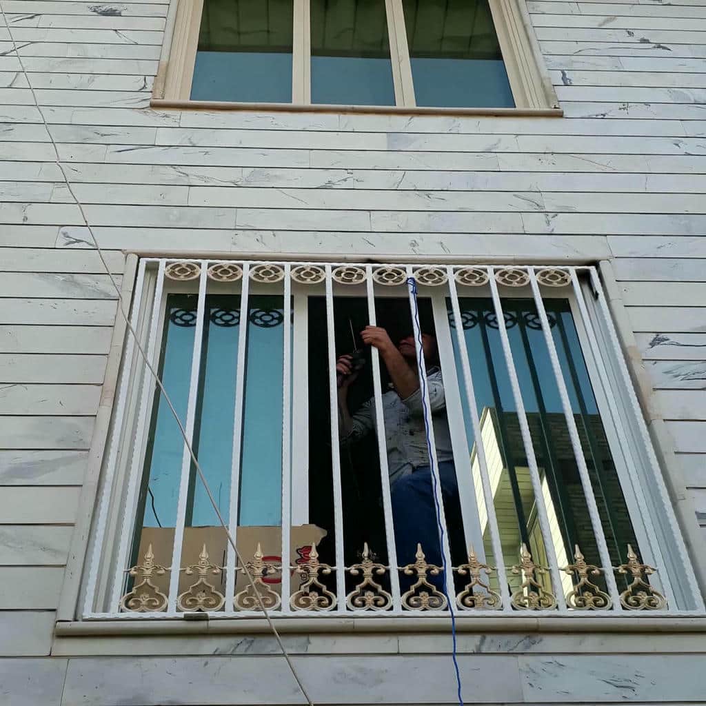 نصب حفاظ پنجره آهنی ساده در رشت