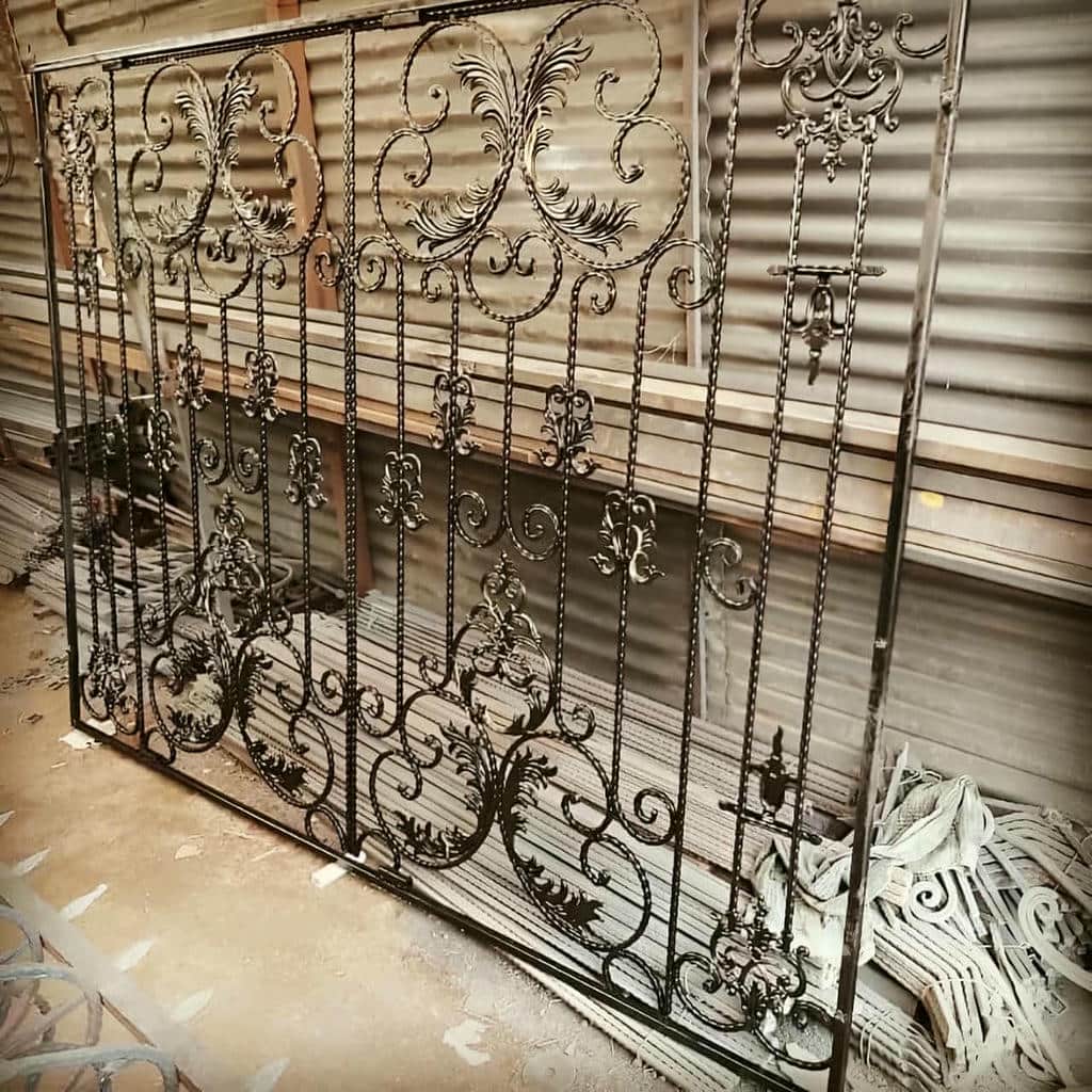قیمت حفاظ پنجره فرفورژه کلاسیک در کمال شهر