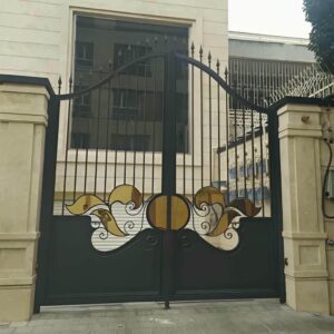 درب حیاط فرفورژه در زاهدان