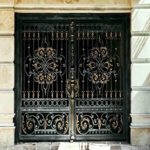 درب حیاط فرفورژه در عظیمیه کرج