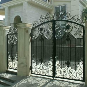 درب حیاط فرفورژه در کمال شهر