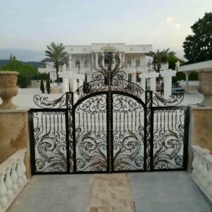 درب حیاط فرفورژه در بندر لنگه