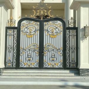 درب حیاط فرفورژه در کاشان