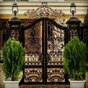 درب حیاط فرفورژه در لواسان