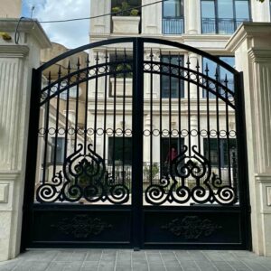 درب حیاط فرفورژه در همدان