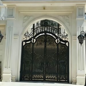 درب حیاط فرفورژه در طالقان