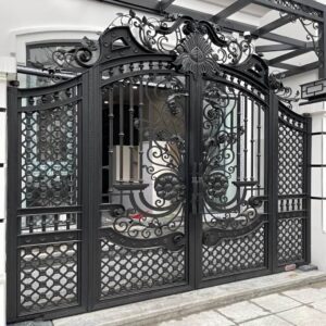درب حیاط فرفورژه در فیروزکوه
