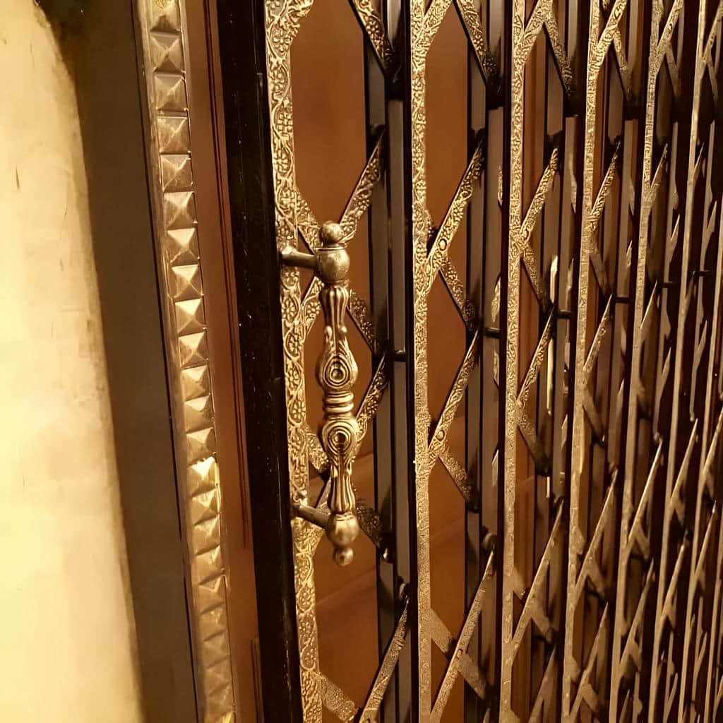درب آکاردئونی ضد سرقت با جوشکاری تمیز در نقاط