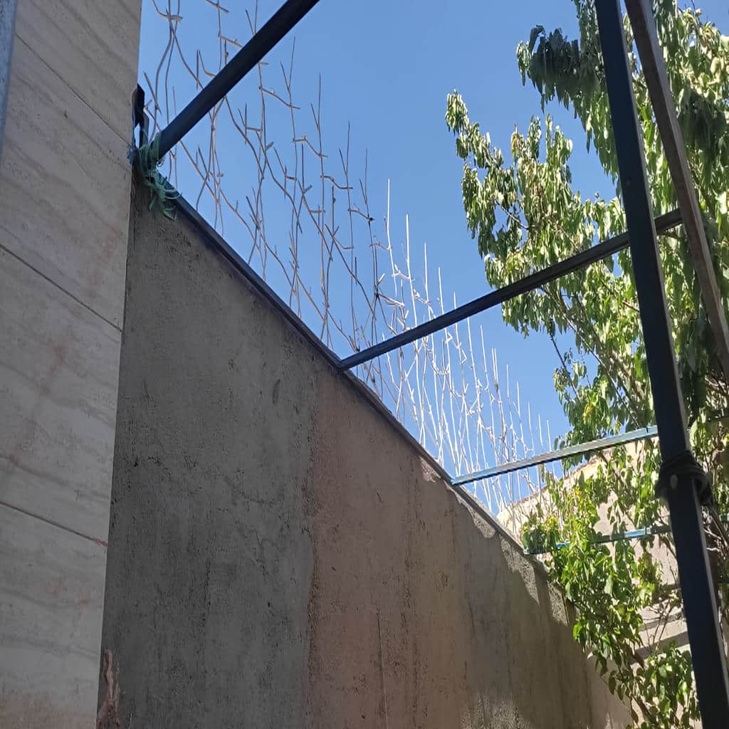 حفاظ سرنیزه ای و شاخ گوزنی با شاسی محکم برای دیوار ساختمان