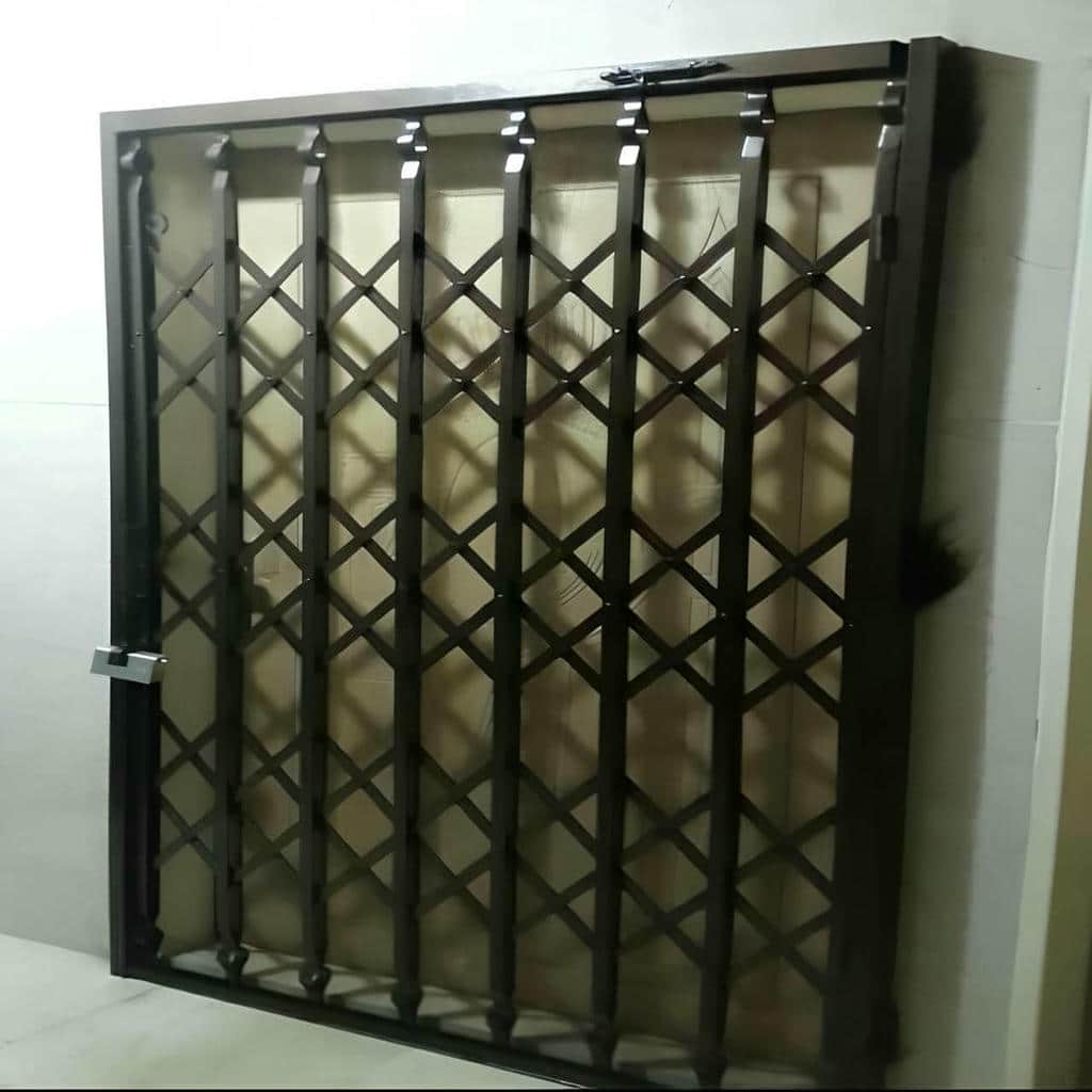درب آکاردئونی ضد سرقت با ریل روان و حرکت جمع شونده