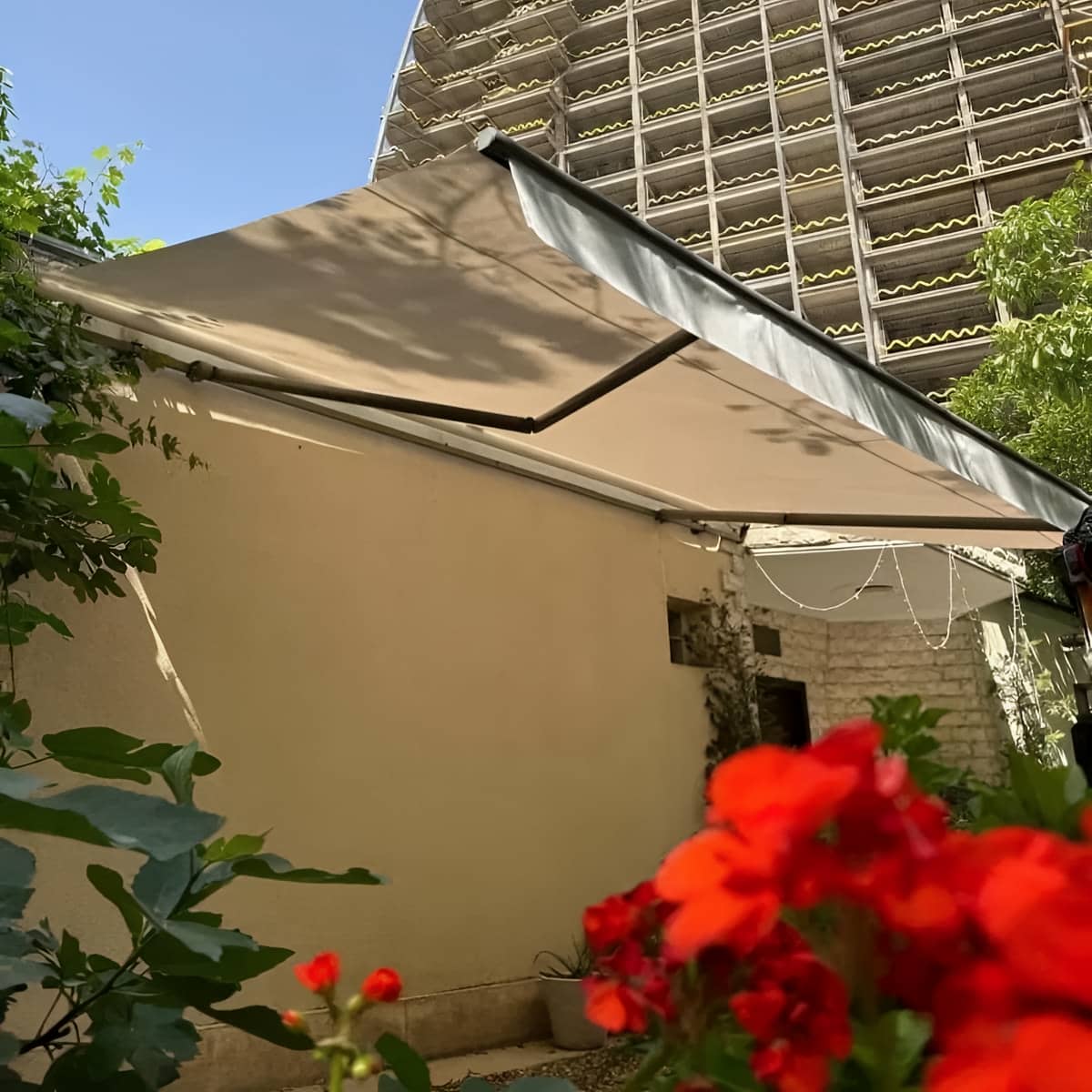 سایبان برقی مغازه با موتور مطمئن برای استفاده روزانه سایبان برقی مغازه با موتور مطمئن برای استفاده روزانه