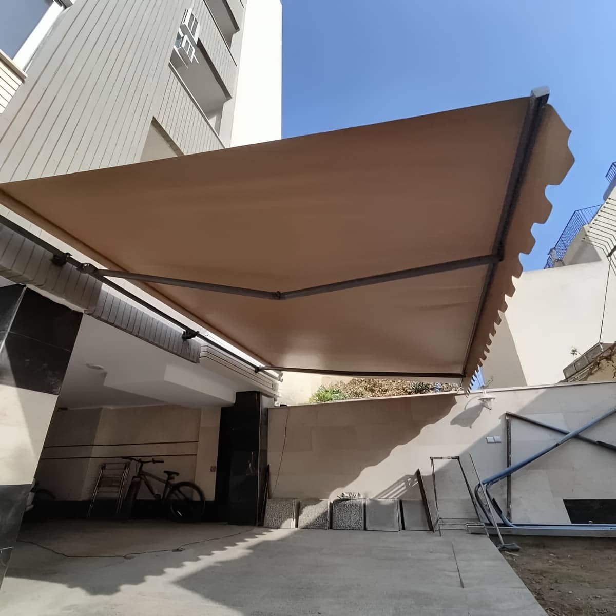 سایبان برقی مغازه با سنسور باد برای محیط بادخیز سایبان برقی مغازه با سنسور باد برای محیط بادخیز