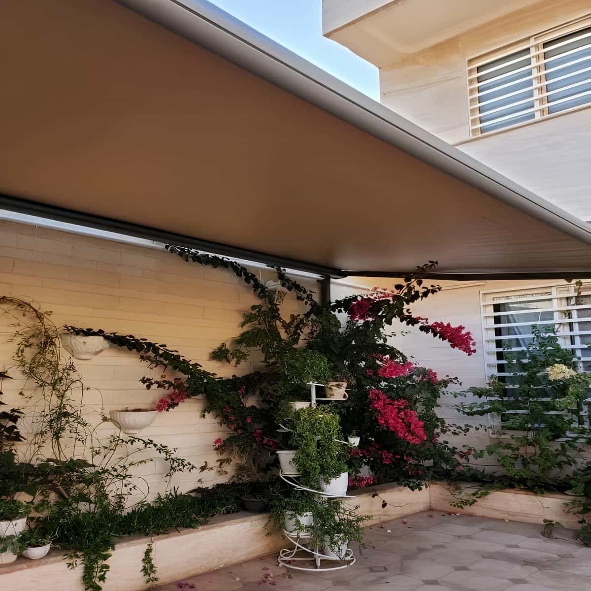 سایبان برقی با سیم کشی ایمن و مسیر برق استاندارد