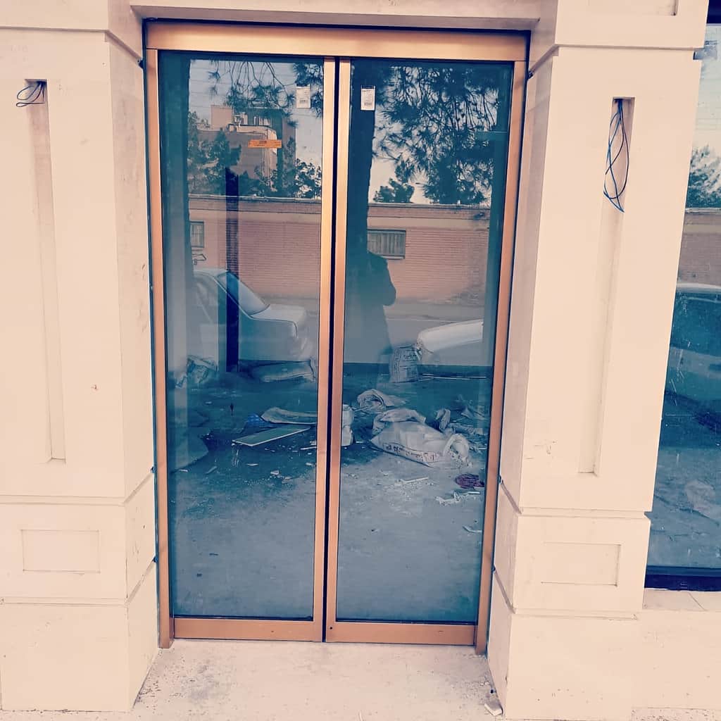 درب شیشه ای اتوماتیک با ریل تراز شده